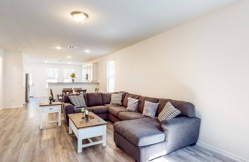 Porter House | Newly Built Home - Open Layout - Central Location