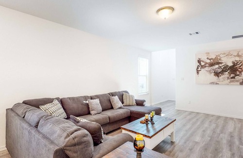 Porter House | Newly Built Home - Open Layout - Central Location