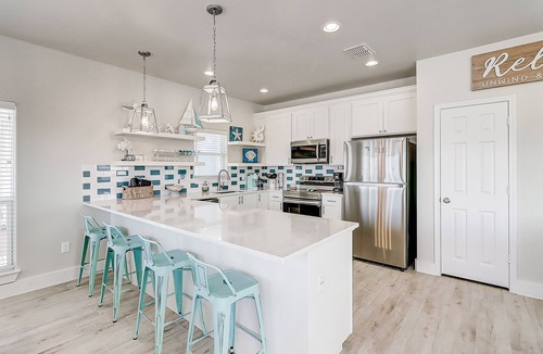 Bella Vista House | Newly-built home with shared pool, WiFi, air hockey & two decks