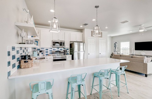 Bella Vista House | Newly-built home with shared pool, WiFi, air hockey & two decks