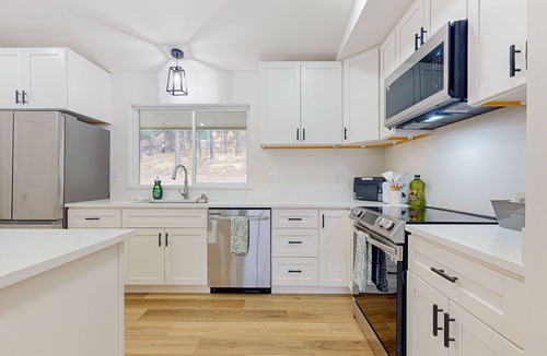 Cle Elum House | Newly-built lakefront home with fire pit, grill, & lake access