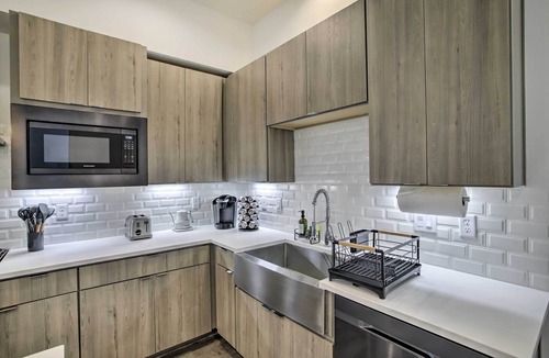 Houston House | Newly-Built Luxury Galleria Area Townhome!