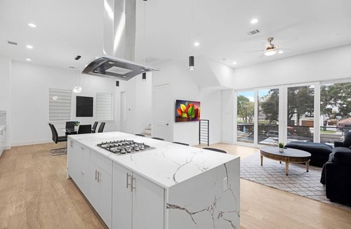 South Central Houston House | Newly Built Modern 3 Bedroom Houston Home