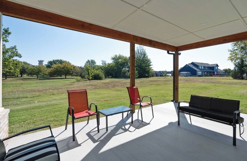 Tulsa House | Newly Built Modern Getaway on Private Acreage!