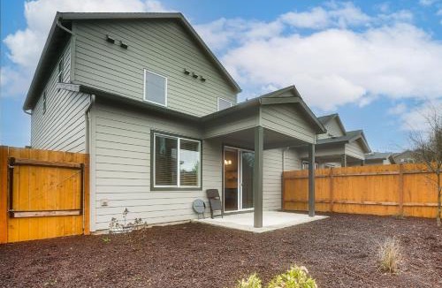 Pleasant Valley House | Newly Built PNW Home: 1 Mi to WSU & Med Center