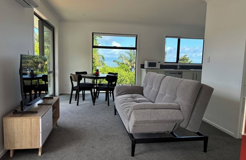 Whakatete Bay House | Newly built self-contained auxiliary unit in awesome Thornton Bay