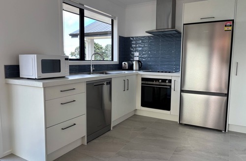 Whakatete Bay House | Newly built self-contained auxiliary unit in awesome Thornton Bay