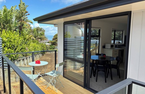 Whakatete Bay House | Newly built self-contained auxiliary unit in awesome Thornton Bay