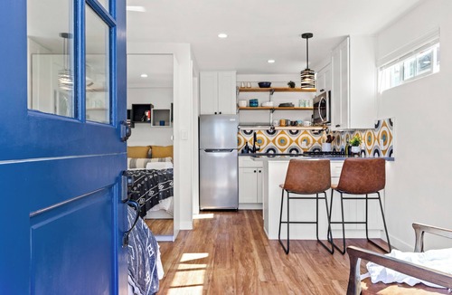 Zaferia Apartment | Newly Built Studio w/AC in Vibrant Long Beach