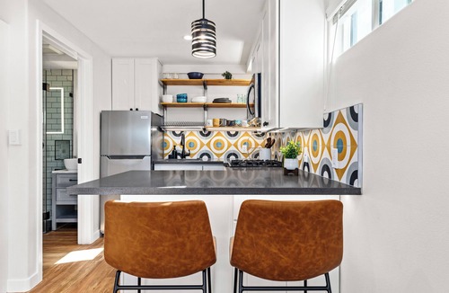 Zaferia Apartment | Newly Built Studio w/AC in Vibrant Long Beach