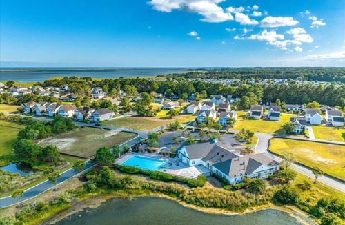 Bayside House | Newly Built Townhome in Amenity Filled Community