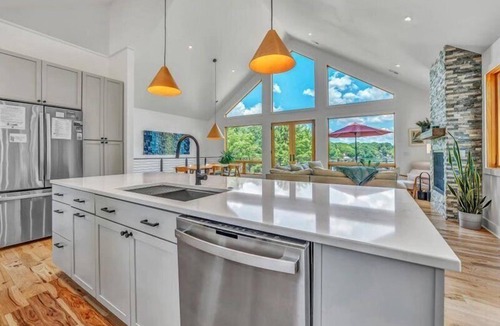Huddleston House | NEWLY BUILT Waterfront Home on Capewood Drive!