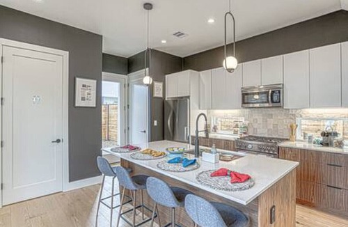 Chestnut House | Newly Constructed 2 BDRM I Work Remotely mins to DT