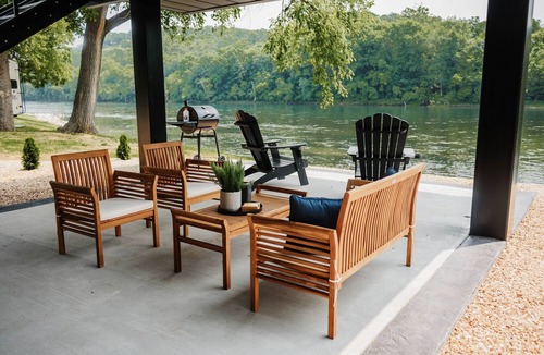 Flippin Apartment | Newly constructed river front loft located only feet away from the banks of the White River