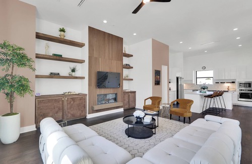 Houston House | Newly Constructed Winsome Village A - Galleria Area!