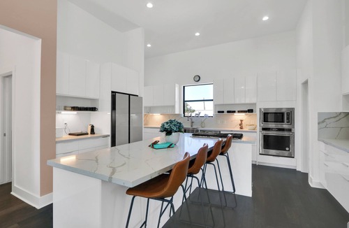 Houston House | Newly Constructed Winsome Village A - Galleria Area!