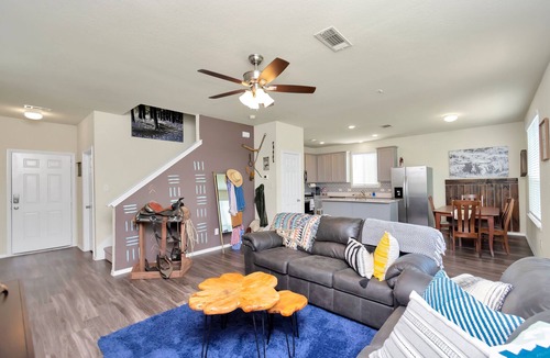 Hockley House | Newly Furnished - Family & Pet Friendly-Zube Park