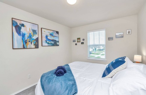 Hockley House | Newly Furnished - Family & Pet Friendly-Zube Park