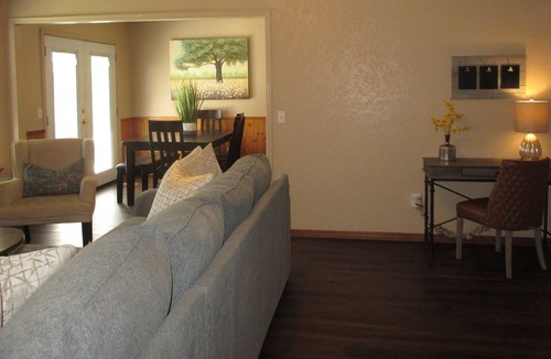 South Oklahoma City House | NEWLY FURNISHED LUXURY RETREAT AT OKC/MOORE/NORMAN BORDER!