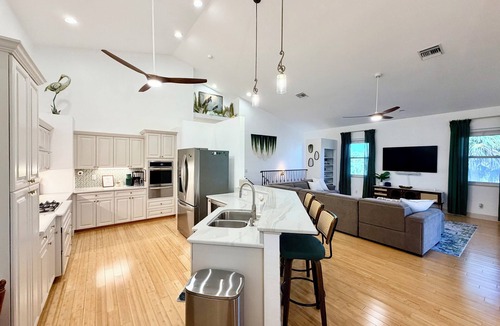 Bonita Springs House | Newly listed rental with brand new furniture/pool/hot tub/pool cage/paved patio