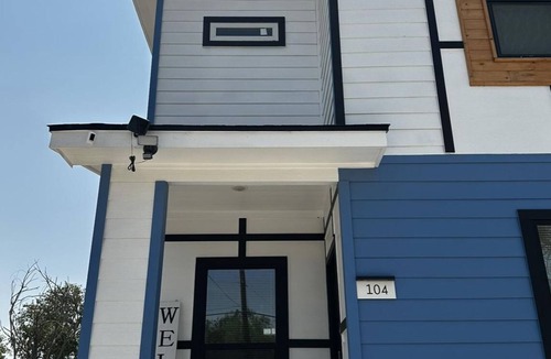 San Antonio House | Newly Modeled Family-Sized Condo 5 mins away from Downtown San Antonio!