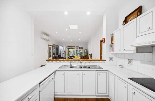 Glenelg North House | Newly Modelled Classical Bungalow Glenelg Beach