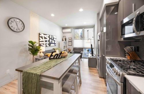 Fairmount Park House | Newly Modern 2B2B Home near Seatac - Golf course