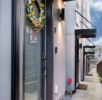 Fairmount Park House | Newly Modern 2B2B Home near Seatac - Golf course