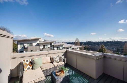 Fairmount Park House | Newly Modern 2B2B Home near Seatac - Golf course