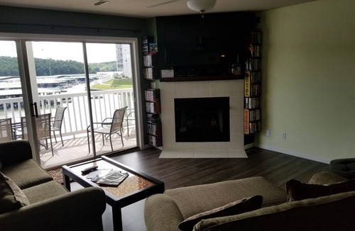 Osage Beach Condo | Newly redecorated!3BR/2BA Walk in Level, Free WIFI.Parkview Bay. Great View!