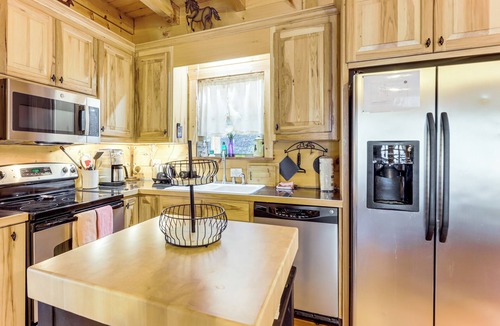 Suches Cottage | Newly Refreshed! Suches Cabin w/Deck, Fire Pit