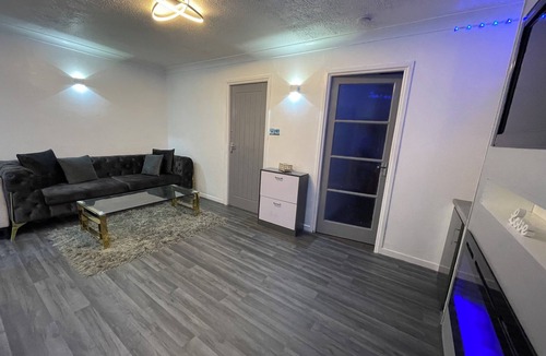 Trimley Apartment | Newly Refurbished Modern 2 Bedroom Flat