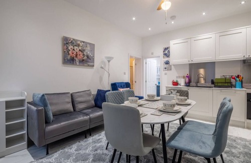 Arbury House | Newly refurbed 3Bed Annexe - With Parking!