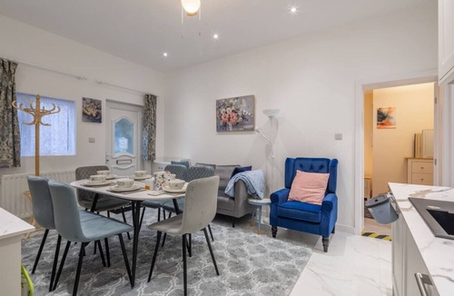 Arbury House | Newly refurbed 3Bed Annexe - With Parking!