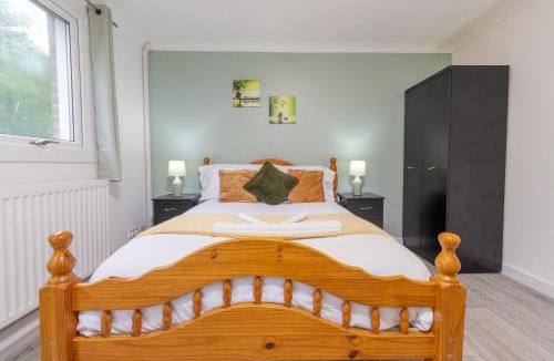 Earls Barton House | Newly refurbed, 5BR, Sleeps 12