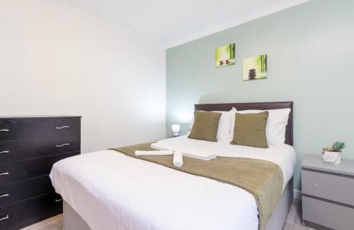 Earls Barton House | Newly refurbed, 5BR, Sleeps 12