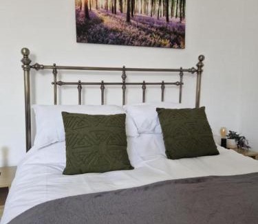 Exeter Apartment | NEWLY Refurbed - Large Studio Apt With Private Parking