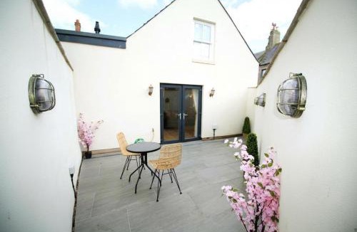Berwick-upon-Tweed Villa | Newly Refurbished Cottage - Sleeps 4 - Central