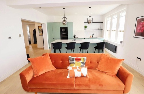 Canary Wharf Apartment | Newly Refurbished w/River Views