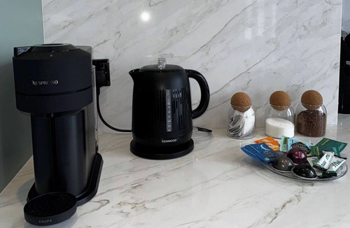 Canary Wharf Apartment | Newly Refurbished w/River Views