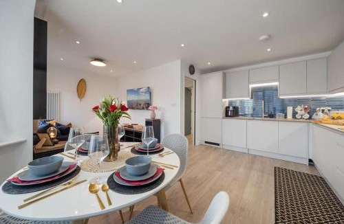 Whittington Apartment | Newly Refurbished 2 Bed Flat