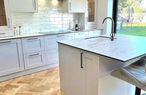 New Forest District House | Newly Refurbished Bungalow- Large Garden- Parking