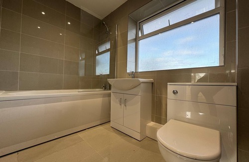 Tatenhill House | Newly Refurbished |Contractors |Families