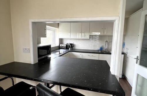 Sutton South Apartment | Newly refurbished flat in Sutton