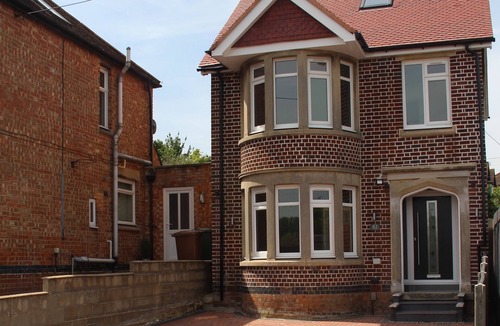 Oxford House | Newly Refurbished Modern 4 Bed Detached House