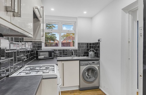 Yardley House | Newly refurbished, spacious 5 bed house