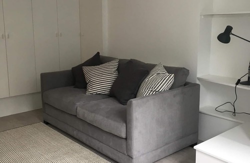 Clapton Apartment | Newly refurbished studio flat in Clapton, Hackney - 1 minute to train!
