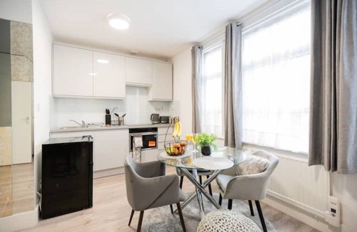 Kensal Green Apartment | Newly refurbished Studio in Kensal green