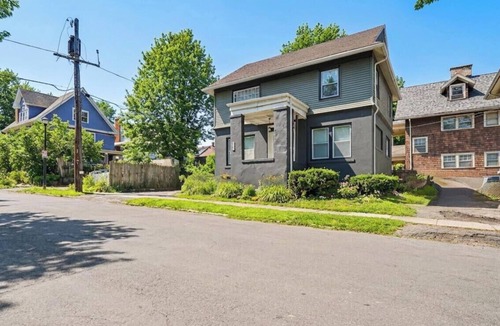 Rochester Apartment | Newly remodel cozy and quiet 3B1B upper floor duplex near central Rochester