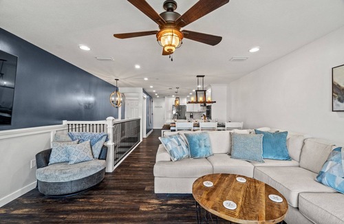 El Centro Beach House | Newly remodeled beachfront townhome - Sleeps 14